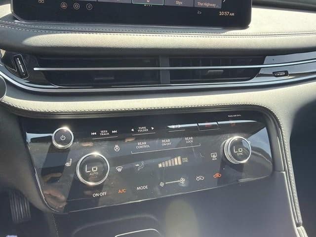 2026 INFINITI QX60 PURE PURE FWD *Ltd Avail* Intercooled Turbo Premium Gasoline I-4 2.0 L/122 [23]
