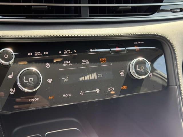 2026 INFINITI QX60 LUXE LUXE FWD Intercooled Turbo Premium Gasoline I-4 2.0 L/122 [24]